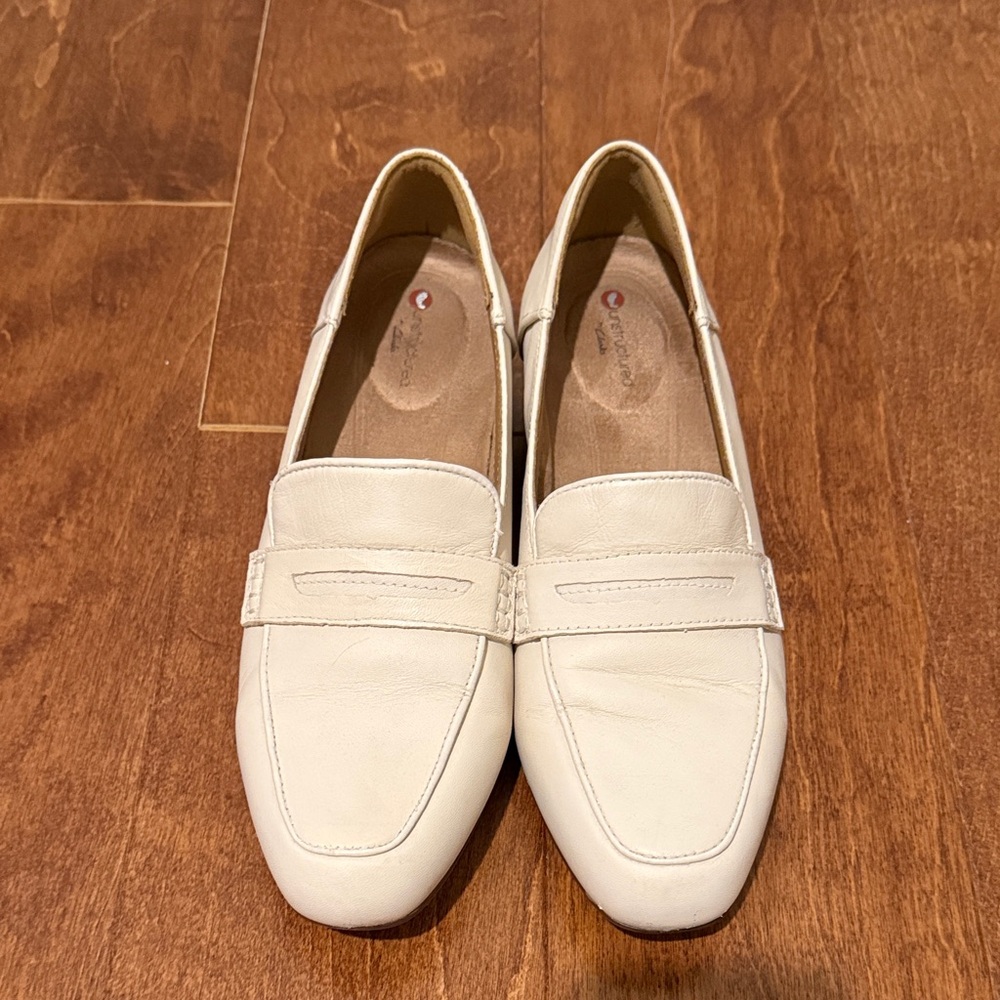 Clarks Women's Cream Leather Loafers